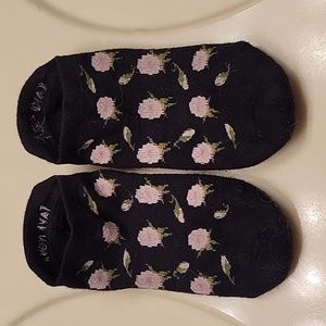 Tavi Noir Low Rise Grip Socks Size Small